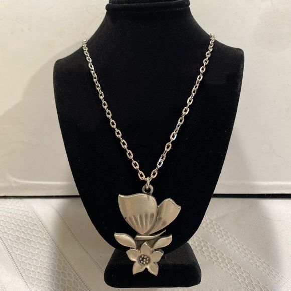 Vintage R. Tennesmed Sweden Mod Pewter Figural Butterfly Necklace - Picture 3 of 9